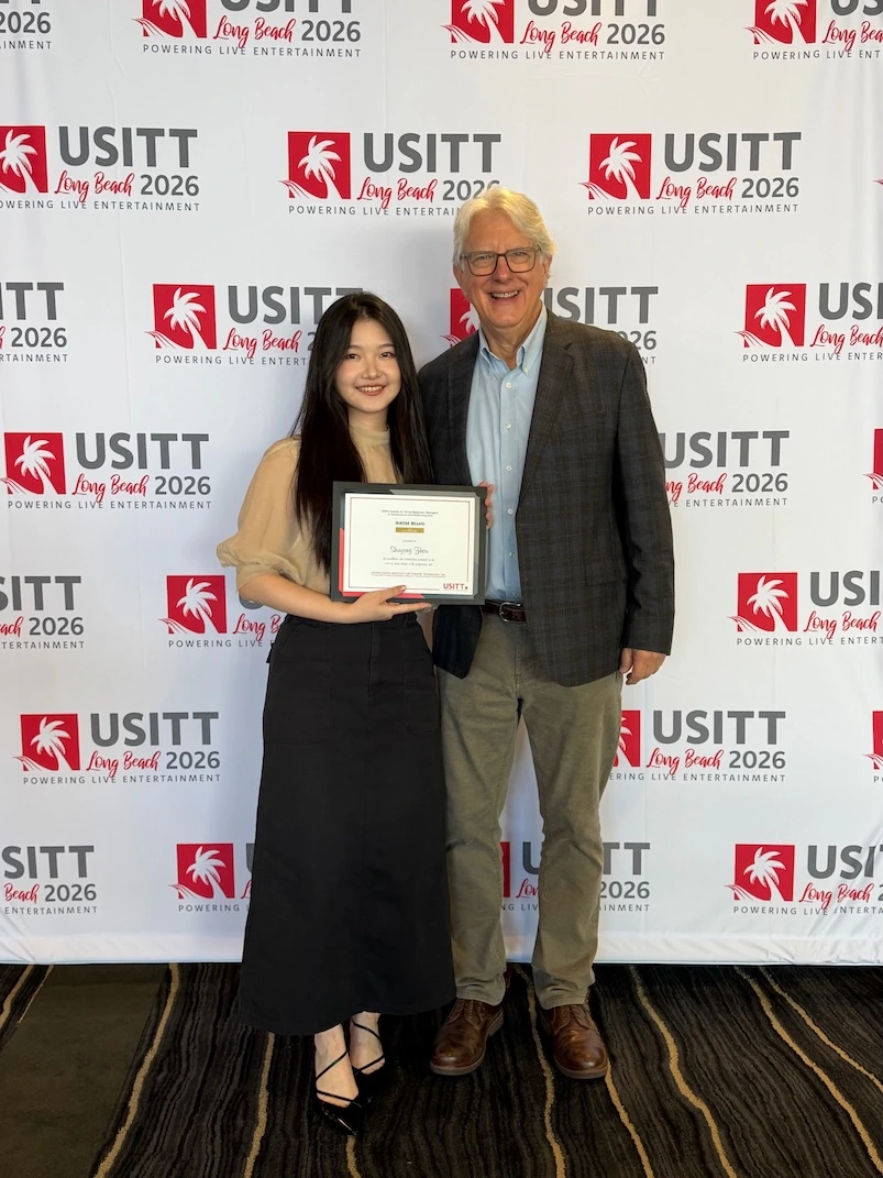 Shuyang Zhou with award presenter Jeff Flowers at USITT 2026 in Long Beach